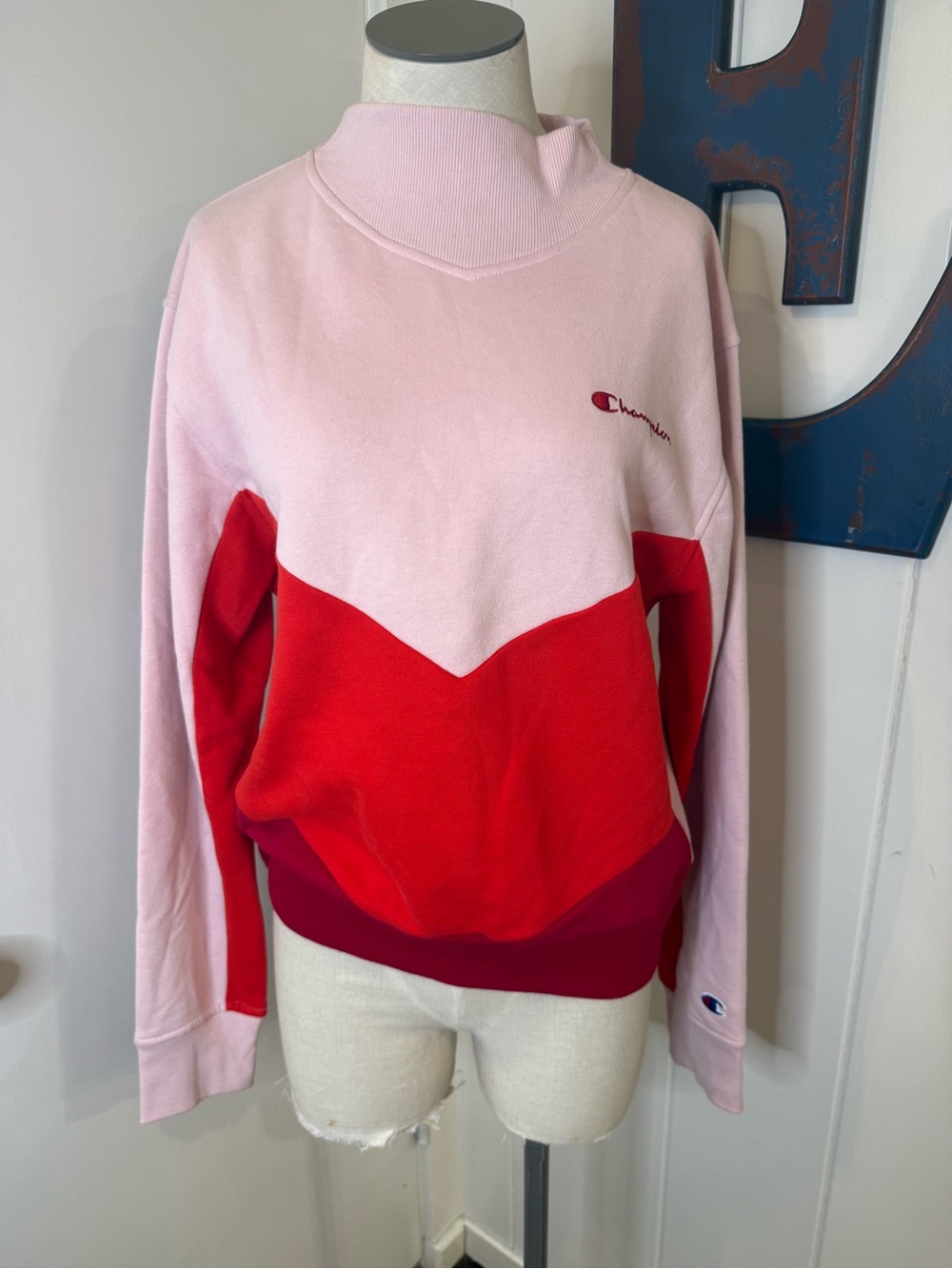 Champion Pink and Red Chevron Pullover Sweatshirt Sz M